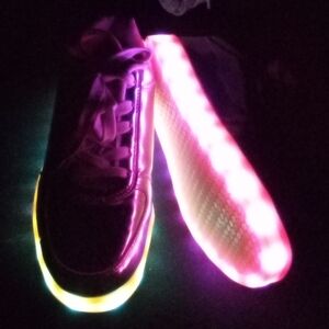 Light up shoes, size 41 silver, good condition, unisex!!